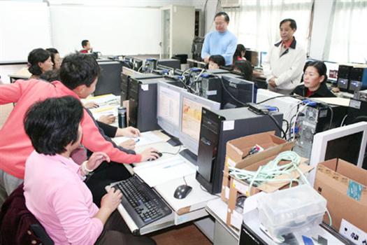 2010-03-23親子學電腦新移民興致高