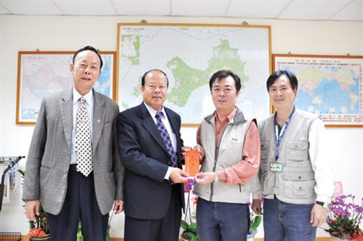 20100429更上層樓烈嶼東坑摘下全國標竿社區殊榮