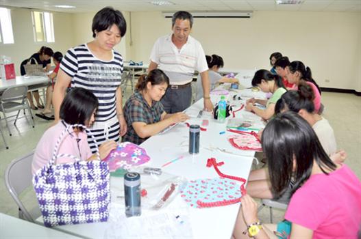 20100626烈嶼家政技藝班開課反應熱烈-1.jpg