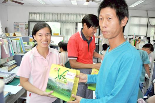 20100929-西口卓環家長會獻上賀禮