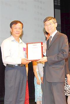 20101019-品格教育推手烈中實至名歸