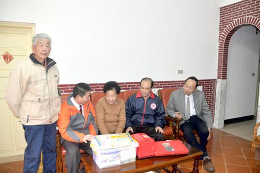 20110123-紅會慰問烈嶼弱勢鄉親