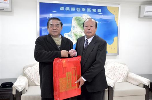 20110121-省府春節慰問烈嶼急難民眾