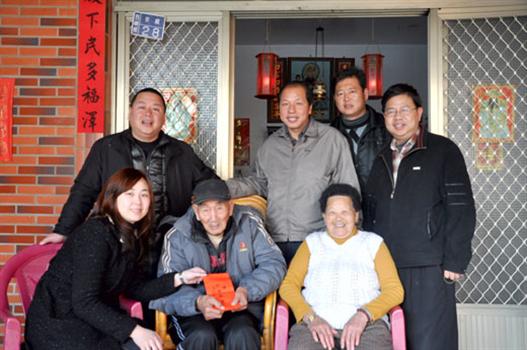 20110202-烈嶼鄉代會主席春節慰問長者