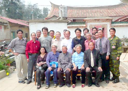 20110406薛主席昨到烈嶼與鄉親搏感情